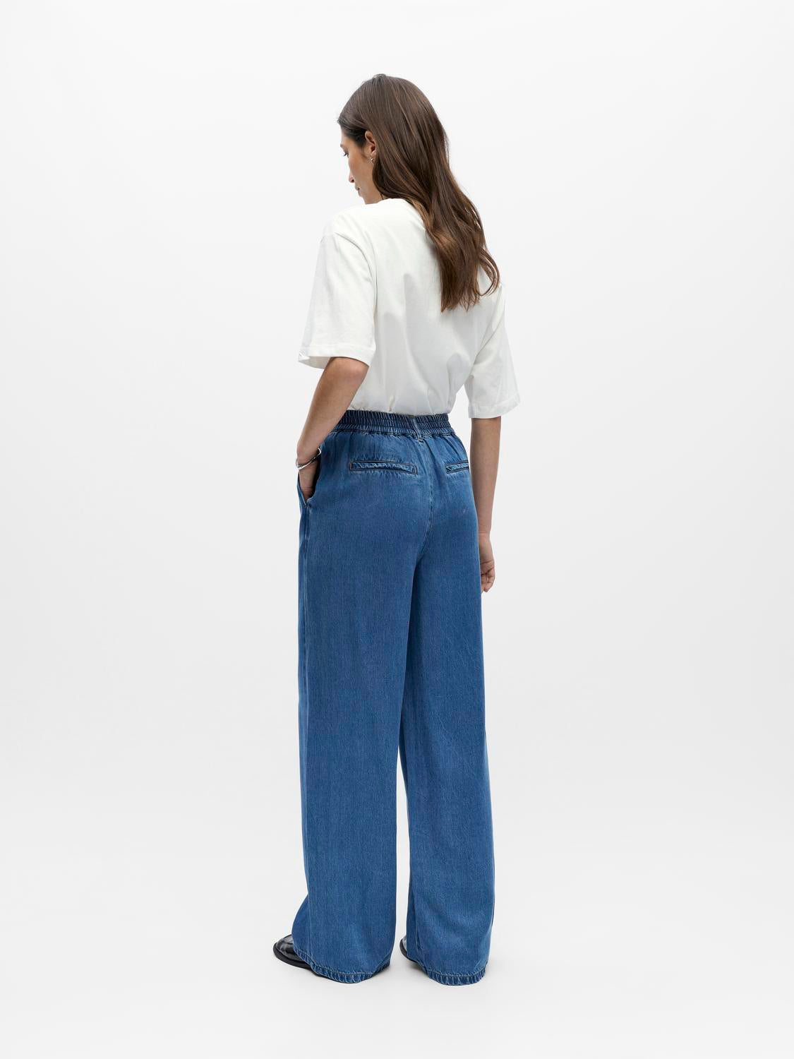 model_shot-back